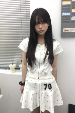 Y2K Summer Star Print Off-Shoulder Top & Slim-Fit Skirt Two-Piece Sports Suit for Women - American Style Sweet & Spicy Look