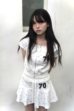 Y2K Summer Star Print Off-Shoulder Top & Slim-Fit Skirt Two-Piece Sports Suit for Women - American Style Sweet & Spicy Look