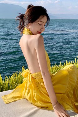 Yellow Backless Beach Vacation Dress, Slimming Long Skirt, French Design, Perfect for Sanya Travel and Summer Getaways