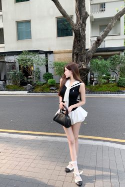 Zhang Yuanying College Vest Shawl Two-Piece Set - Stylish Layered Look for Casual Y2K Fashion