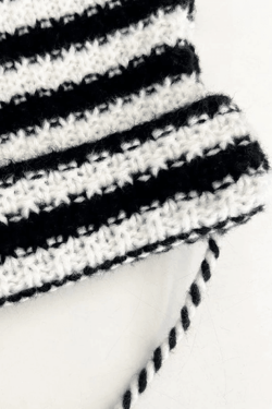 Style Core Aesthetics, New Style Trends - Bonnet Tricoté Rayé Détail Corne