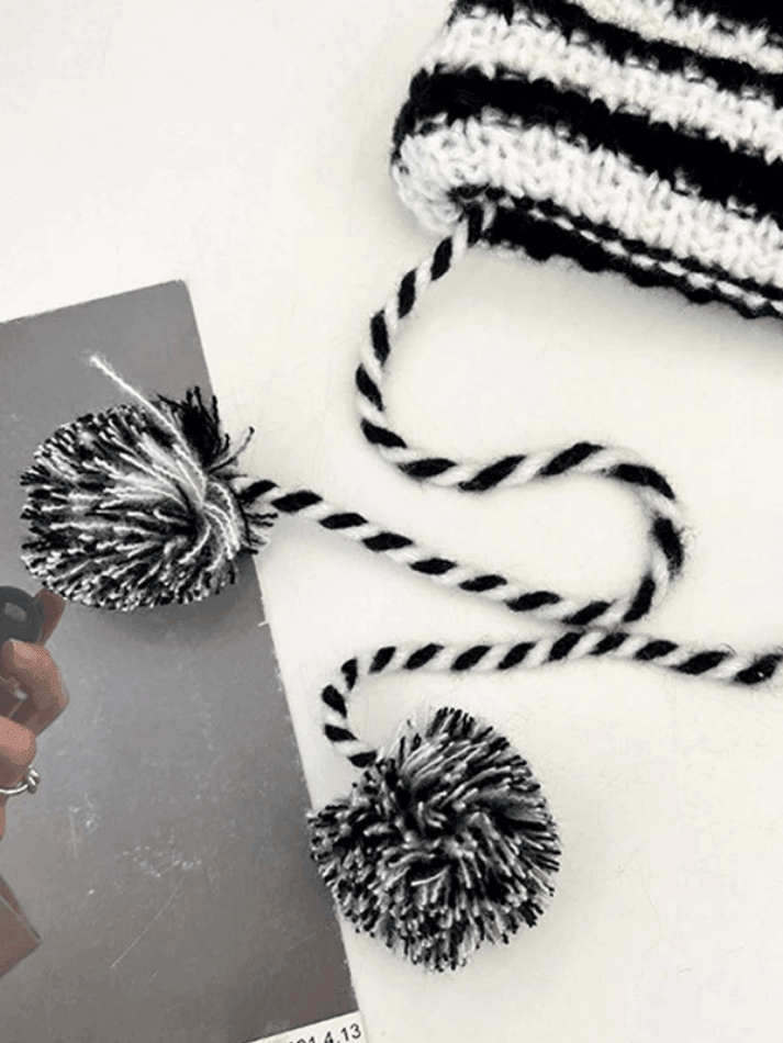 Style Core Aesthetics, New Style Trends - Bonnet Tricoté Rayé Détail Corne Style Core Aesthetics, New Style Trends - Bonnet Tricoté Rayé Détail Corne