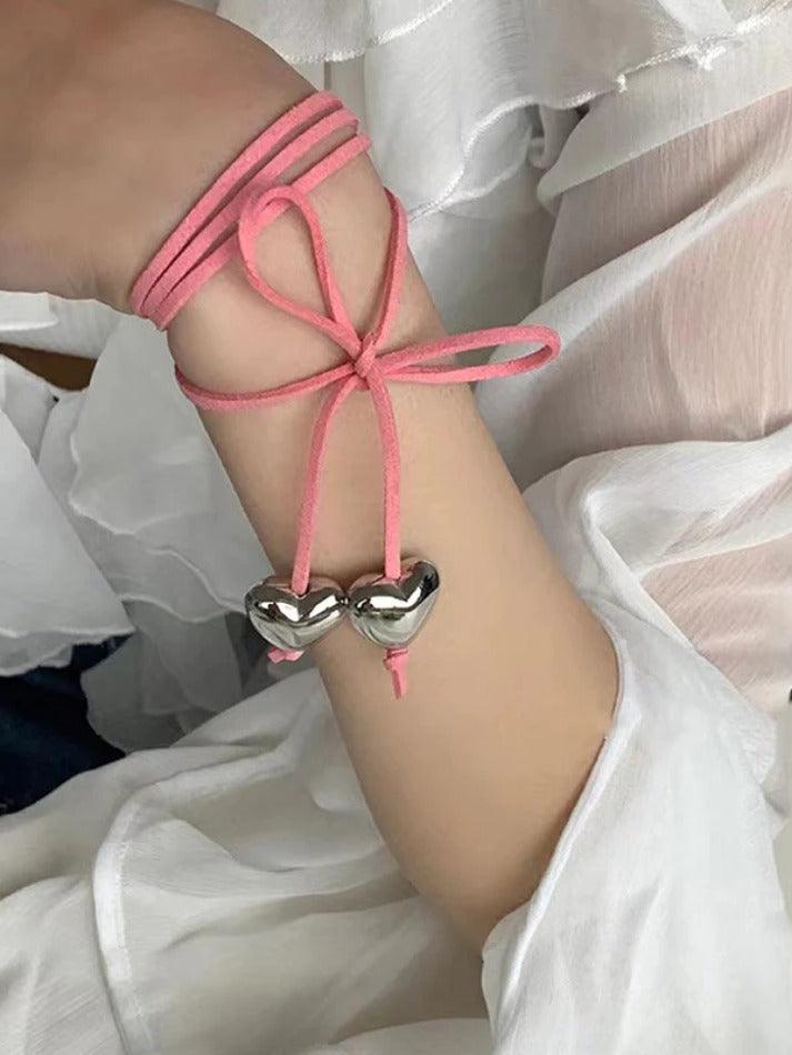 Style Core Aesthetics, New Style Trends - Collier à breloques cœur avec nœud à lacets Style Core Aesthetics, New Style Trends - Collier à breloques cœur avec nœud à lacets