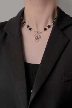 Style Core Aesthetics, New Style Trends - Collier de perles pendentif araignée