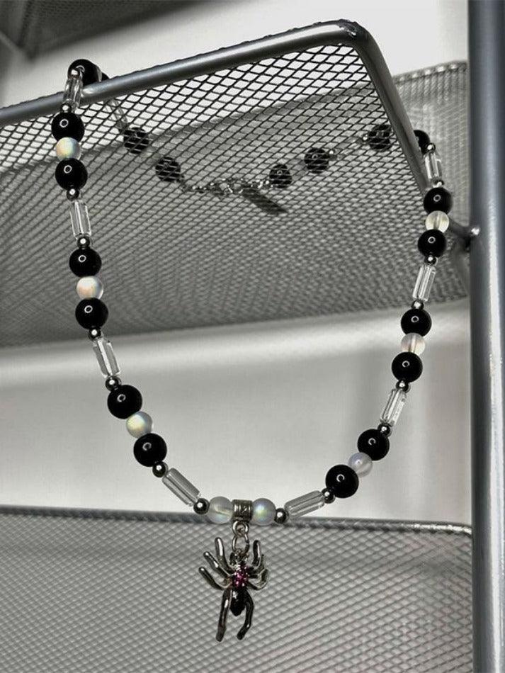 Style Core Aesthetics, New Style Trends - Collier de perles pendentif araignée Style Core Aesthetics, New Style Trends - Collier de perles pendentif araignée