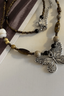 Style Core Aesthetics, New Style Trends - Collier papillon en pierre de perles vintage