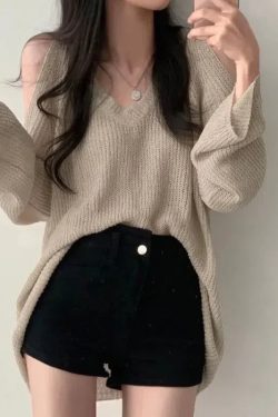 Style Core Aesthetics, New Style Trends - Cut-Out Shoulder Loose Knit Sweater