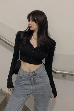 Style Core Aesthetics, New Style Trends - Extra Long Sleeves Buttoned Crop Top