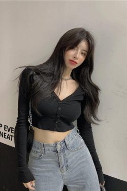 Style Core Aesthetics, New Style Trends - Extra Long Sleeves Buttoned Crop Top