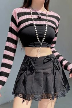 Style Core Aesthetics, New Style Trends - Goth Striped Knitted Shrug Sweater