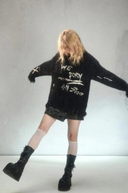 Style Core Aesthetics, New Style Trends - Grunge Fluffy Knitted Sweater