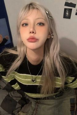 Style Core Aesthetics, New Style Trends - Grunge Green Striped Crop Sweater