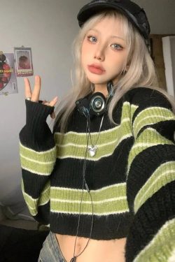 Style Core Aesthetics, New Style Trends - Grunge Green Striped Crop Sweater