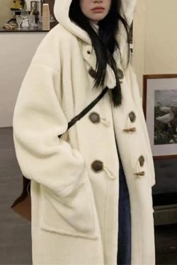 Style Core Aesthetics, New Style Trends - Horn Button lambswool Hooded Jacket