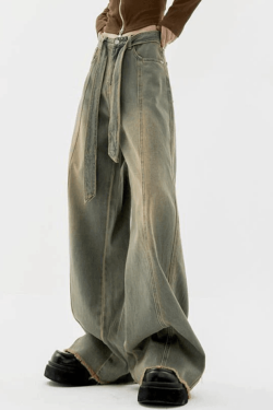 Style Core Aesthetics, New Style Trends - Jean boyfriend avec bretelles à nouer et coutures