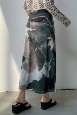 Style Core Aesthetics, New Style Trends - Low Rise Graphic Printed Midi Skirt