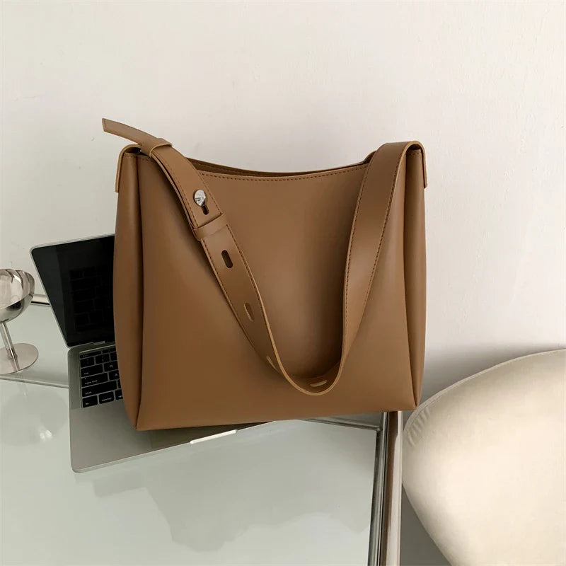 Style Core Aesthetics, New Style Trends - Maelle | Sac hobo fourre‑tout Style Core Aesthetics, New Style Trends - Maelle | Sac hobo fourre‑tout