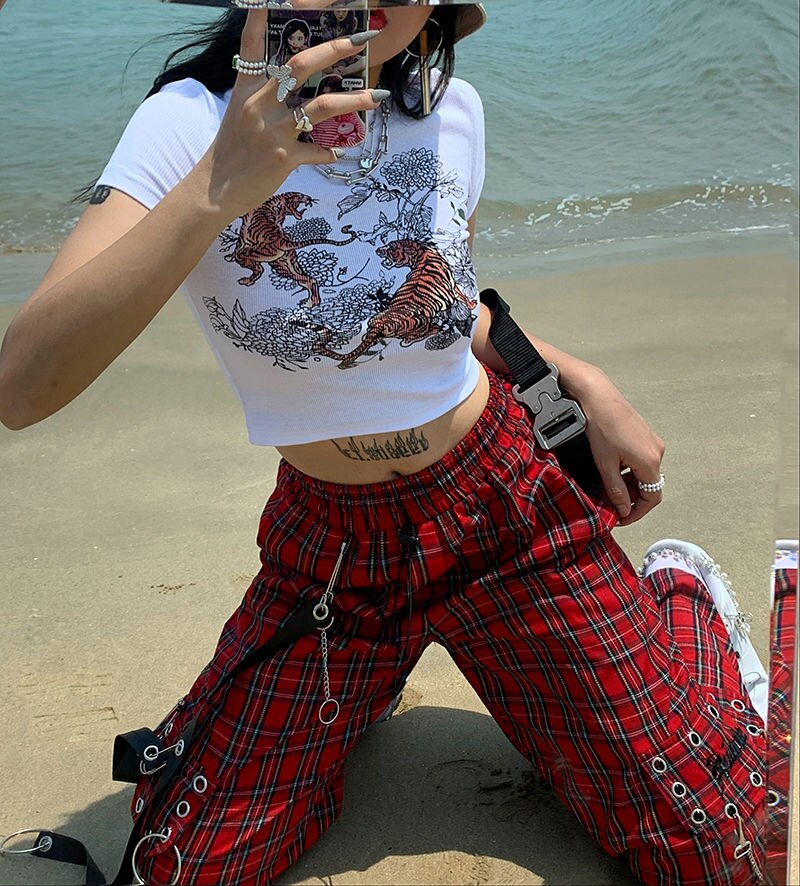 Style Core Aesthetics, New Style Trends - Pantalon Cargo Motif Carreaux Rouge Punk Style Core Aesthetics, New Style Trends - Pantalon Cargo Motif Carreaux Rouge Punk