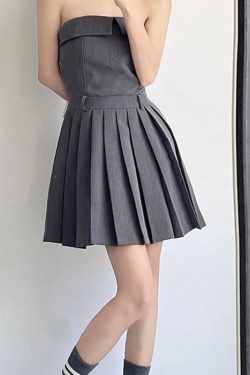 Style Core Aesthetics, New Style Trends - Pleated Mini Dress in Grey