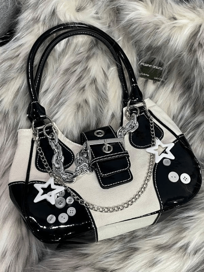 Style Core Aesthetics, New Style Trends - Sac à Bandoulière à Boucle Patchwork Orné de Chaînes d'Étoiles Style Core Aesthetics, New Style Trends - Sac à Bandoulière à Boucle Patchwork Orné de Chaînes d'Étoiles