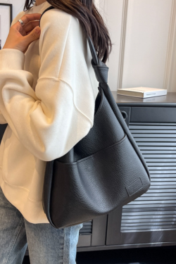 Style Core Aesthetics, New Style Trends - Savia | Sac hobo minimal