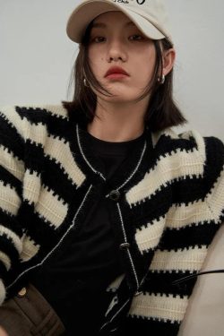 Style Core Aesthetics, New Style Trends - Striped Button Up Cardigan