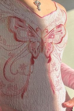 Style Core Aesthetics, New Style Trends - Y2K Butterfly Pink Crop Top