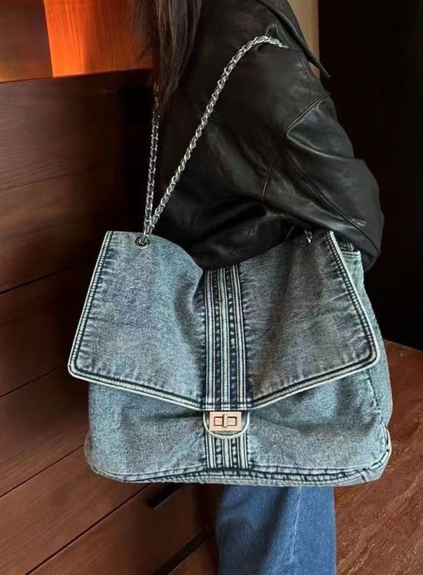 2025 New Light Blue Large Capacity Chain Denim Shoulder Bag
