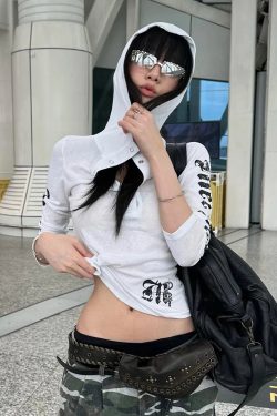 Acubi Hooded Graphic Top