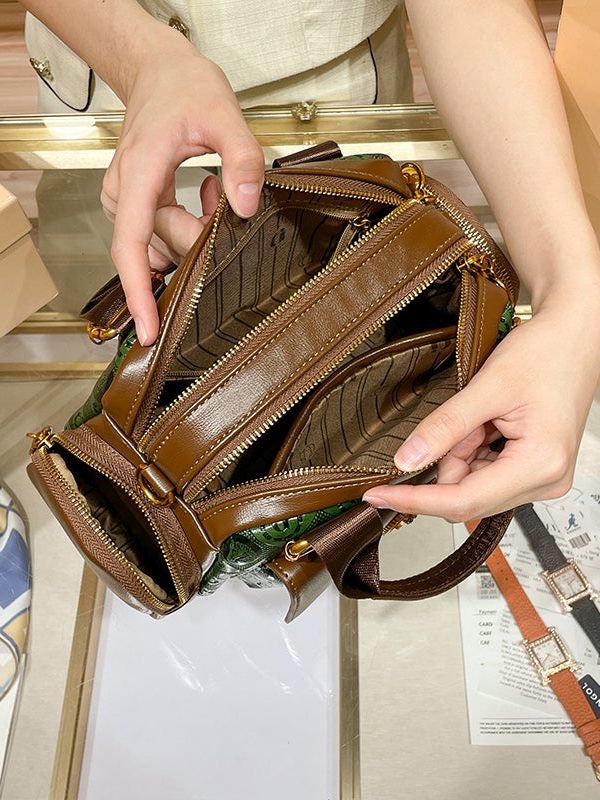 Boutique Green Solid Durable Calf Leather Tote Bag