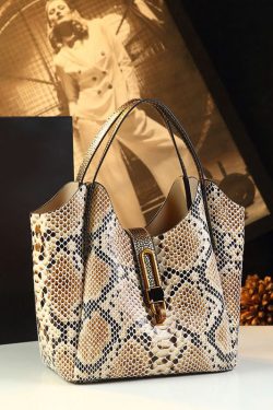 Boutique Serpentine Large Capacity Versatile Messenger Bag