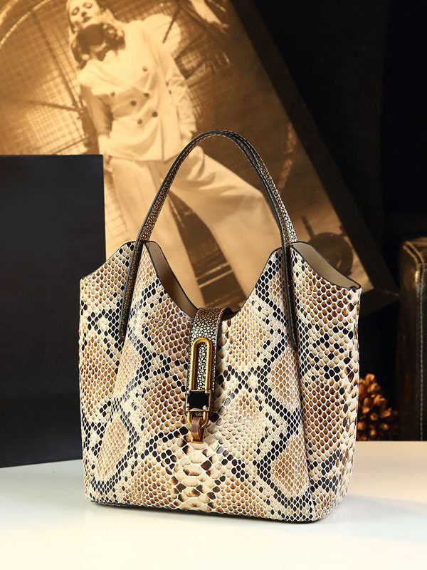 Boutique Serpentine Large Capacity Versatile Messenger Bag