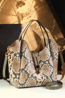 Boutique Serpentine Large Capacity Versatile Messenger Bag