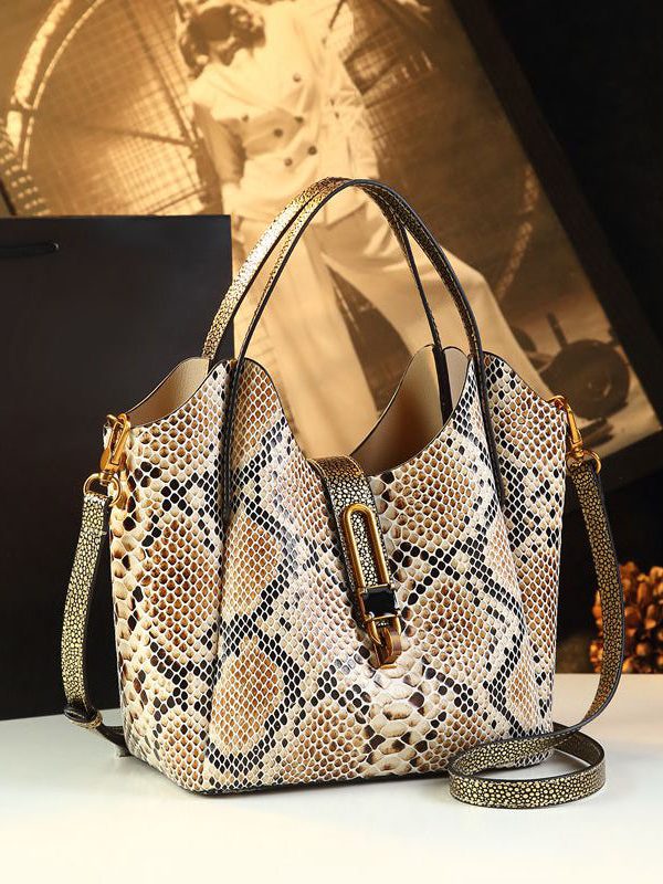 Boutique Serpentine Large Capacity Versatile Messenger Bag