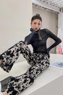 Butterfly Seam Detailed Mesh Top