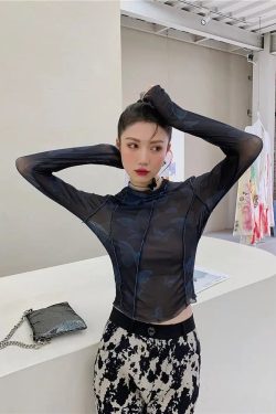 Butterfly Seam Detailed Mesh Top