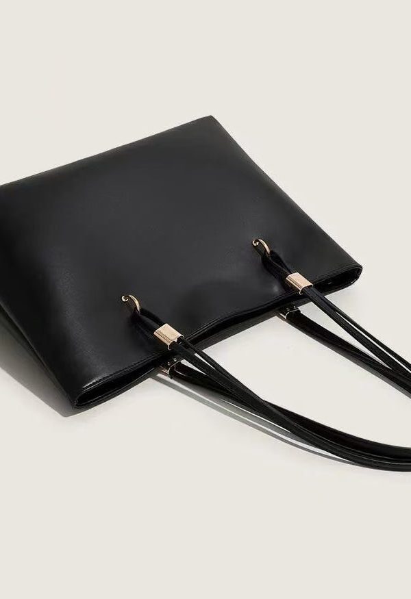 Classy Black Solid Durable Large Capacity Faux Leather Shoulder Bags