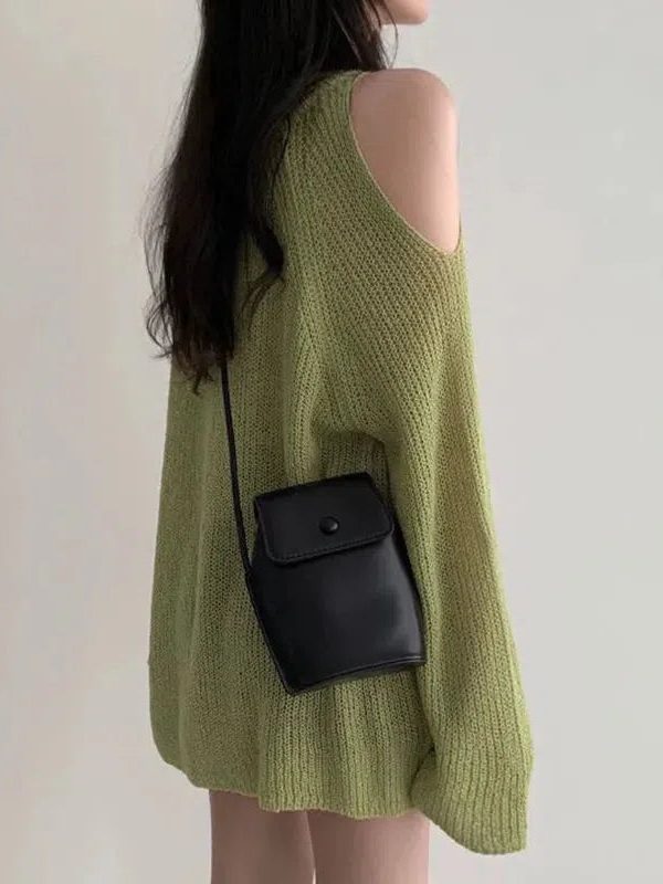 Cut-Out Shoulder Loose Knit Sweater