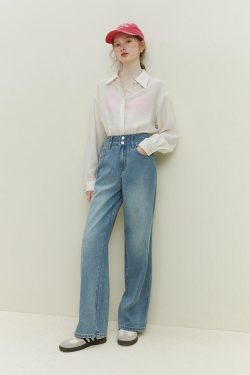 Double Buttoned Light Washed Jeans