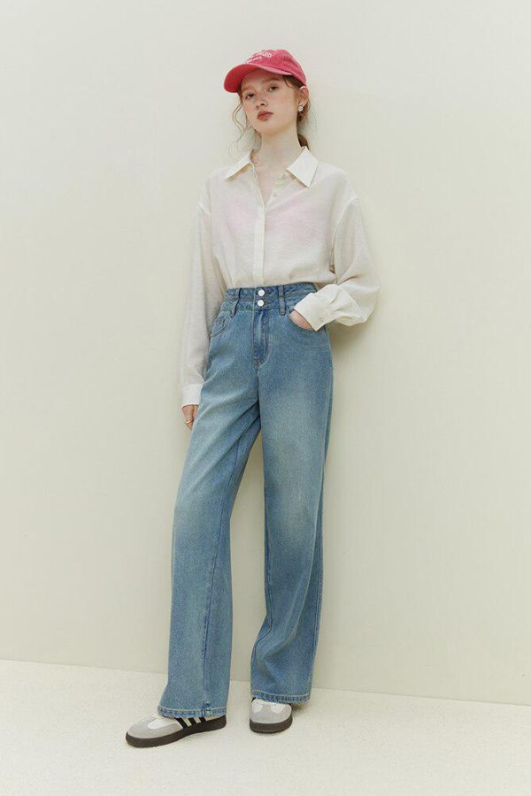 Double Buttoned Light Washed Jeans