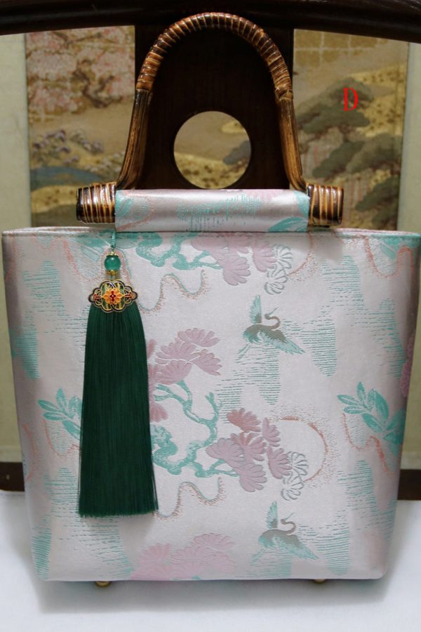 Ethnic Style Rattan Wood Embroidery Tassel Handbag