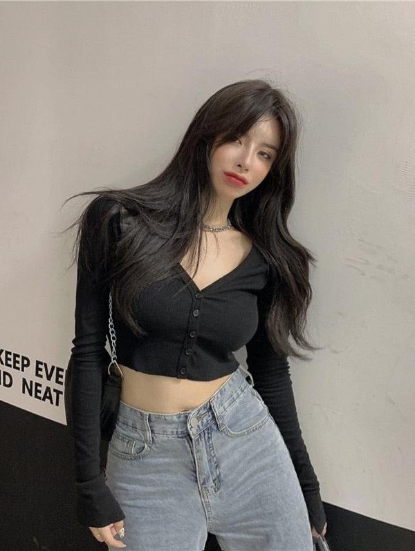 Extra Long Sleeves Buttoned Crop Top