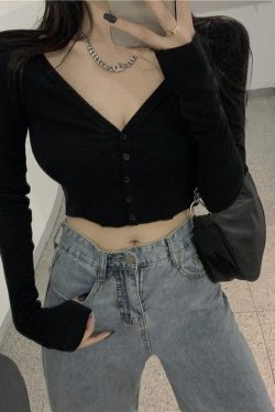 Extra Long Sleeves Buttoned Crop Top