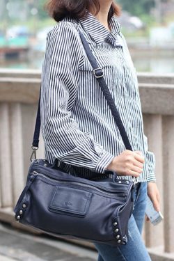 Fashion Blue Rivet Calf Leather Locomotive Tote Handbag