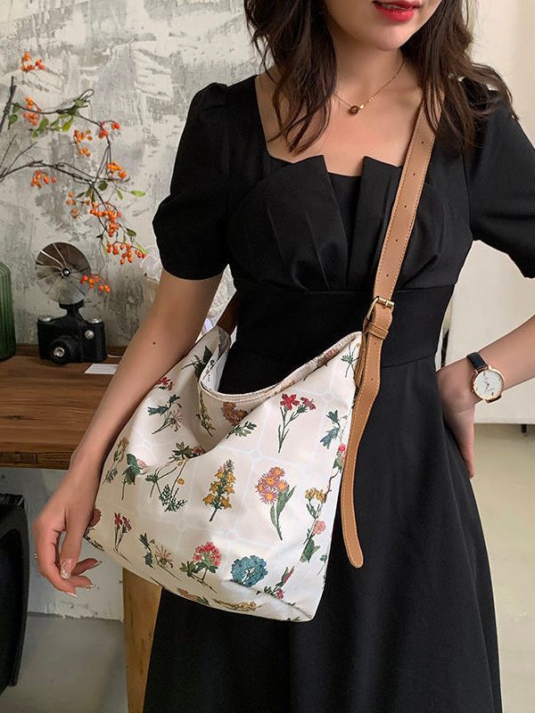 Fashion White Print High-capacity Canvas Messenger Bag