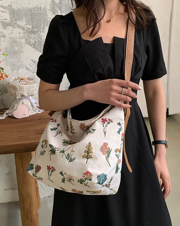 Fashion White Print High-capacity Canvas Messenger Bag