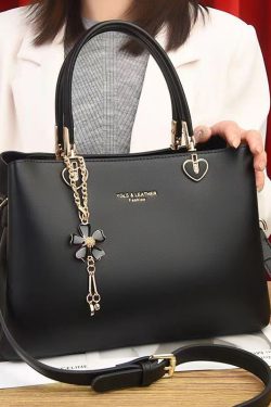 Fashionable And Versatile Apricot Leather Large Capacity Handbag