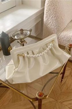 Fashionable Versatile Red Pleated Pearl Handbag