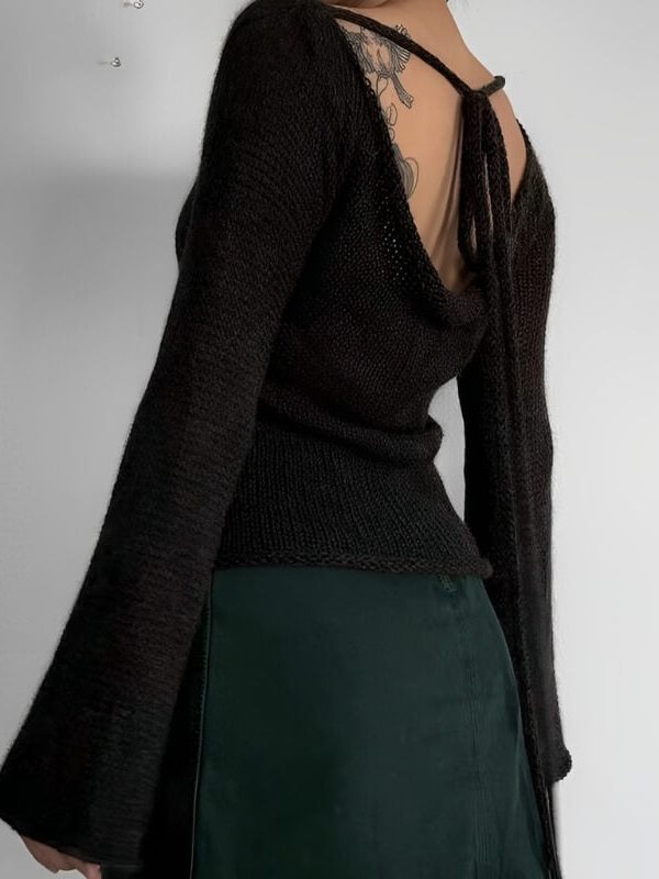 Flare Sleeved Knit Backless Top