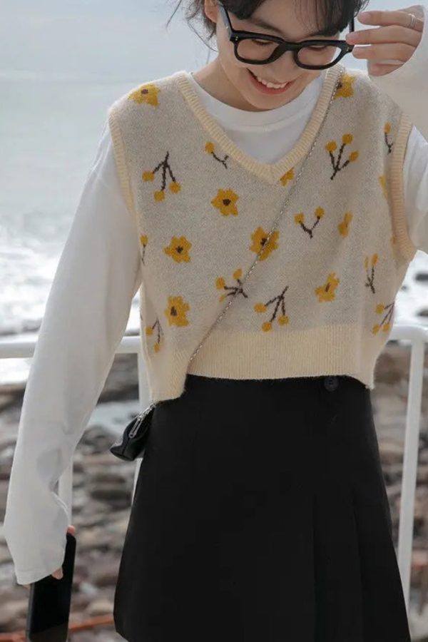 Floral Cropped Sweater Vest